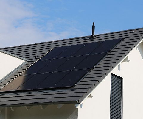 Grafika Fotowoltaika - montaż na dachu